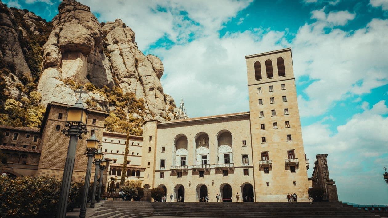 Barcelona Airport to Montserrat: How to Get There by Train, Taxi & Transfer (2026 Guide)
