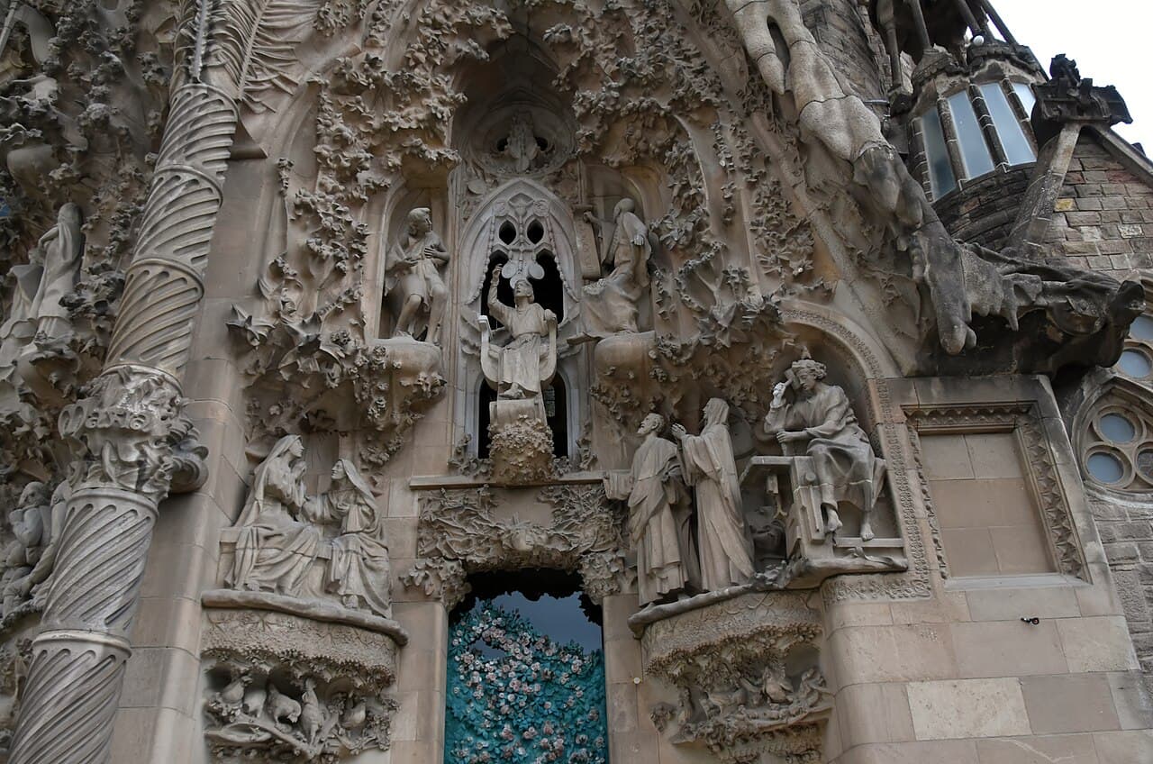 Barcelona Airport to Sagrada Família: Metro, Train, Taxi (2026 Guide)
