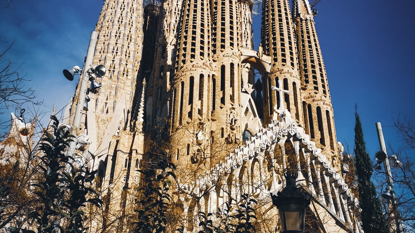 Can You Leave Barcelona Airport During a Layover? 2026 Guide